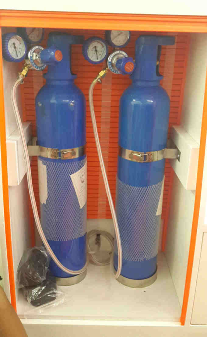 福特V348長(zhǎng)軸超人高頂監(jiān)護(hù)型救護(hù)車(chē)