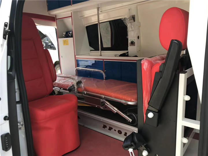 監(jiān)護型救護車15271321777.jpg 監(jiān)護型救護車15271321777