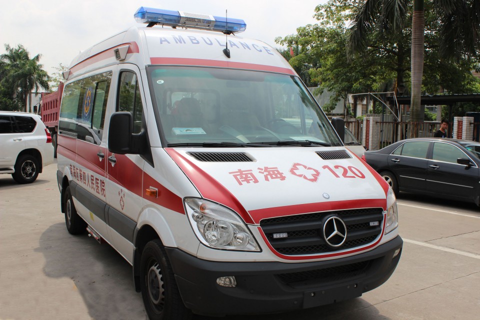 奔馳高端救護車