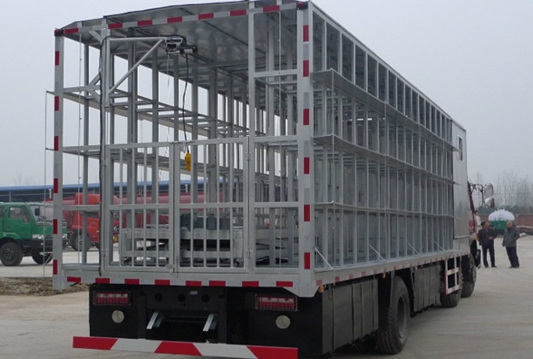 養(yǎng)蜂車的尾部