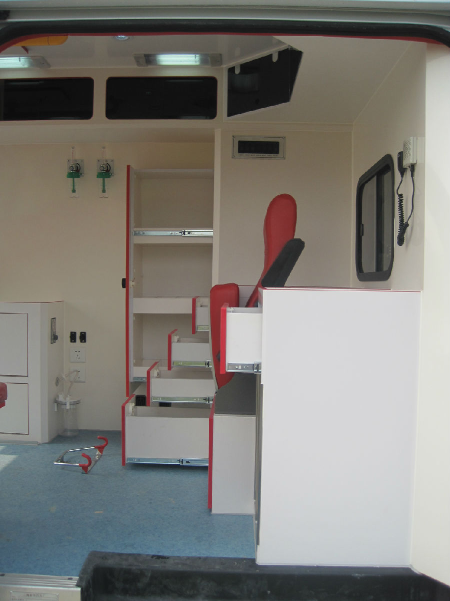 東風(fēng)御風(fēng)救護(hù)車