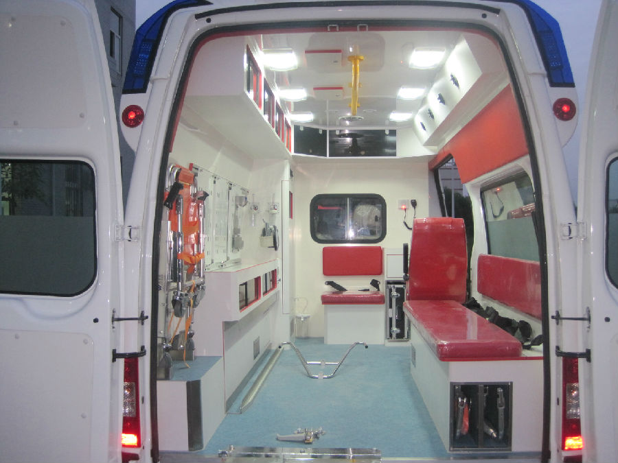 東風(fēng)御風(fēng)救護(hù)車