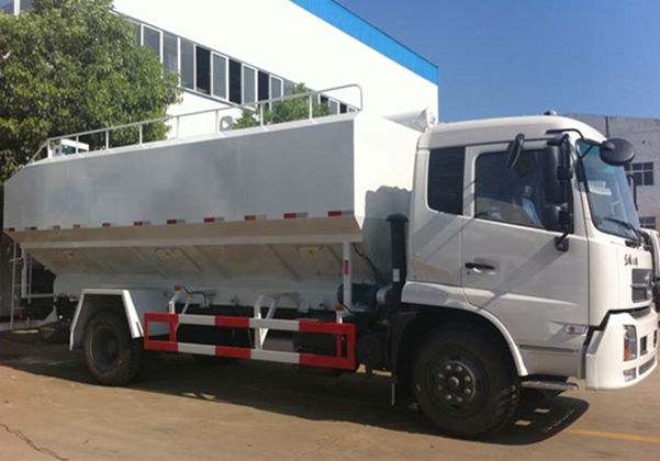 東風(fēng)天錦小三軸散裝飼料車銷售15271321777.jpg