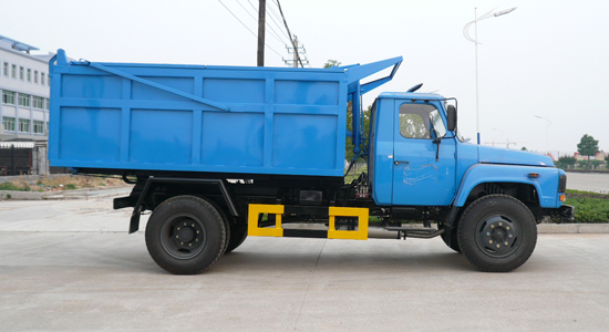 東風(fēng)尖頭自卸式垃圾車