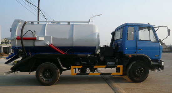 東風(fēng)145真空吸污車