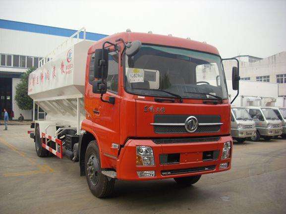 東風(fēng)天龍前四后八散裝飼料運(yùn)輸車